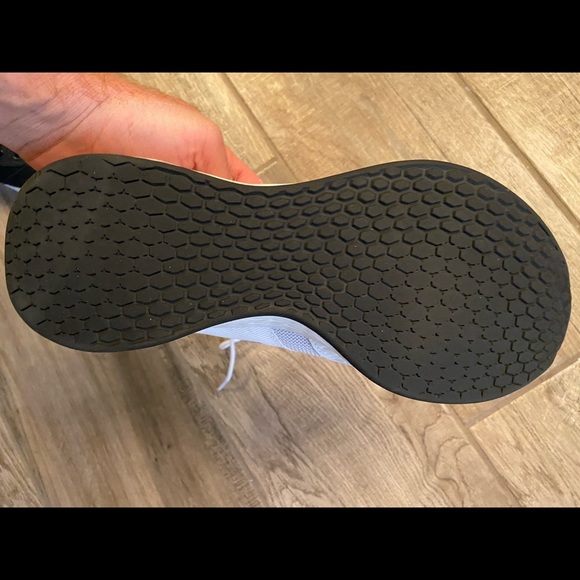 New Balance Men’s 10.5 - Picture 2 of 2